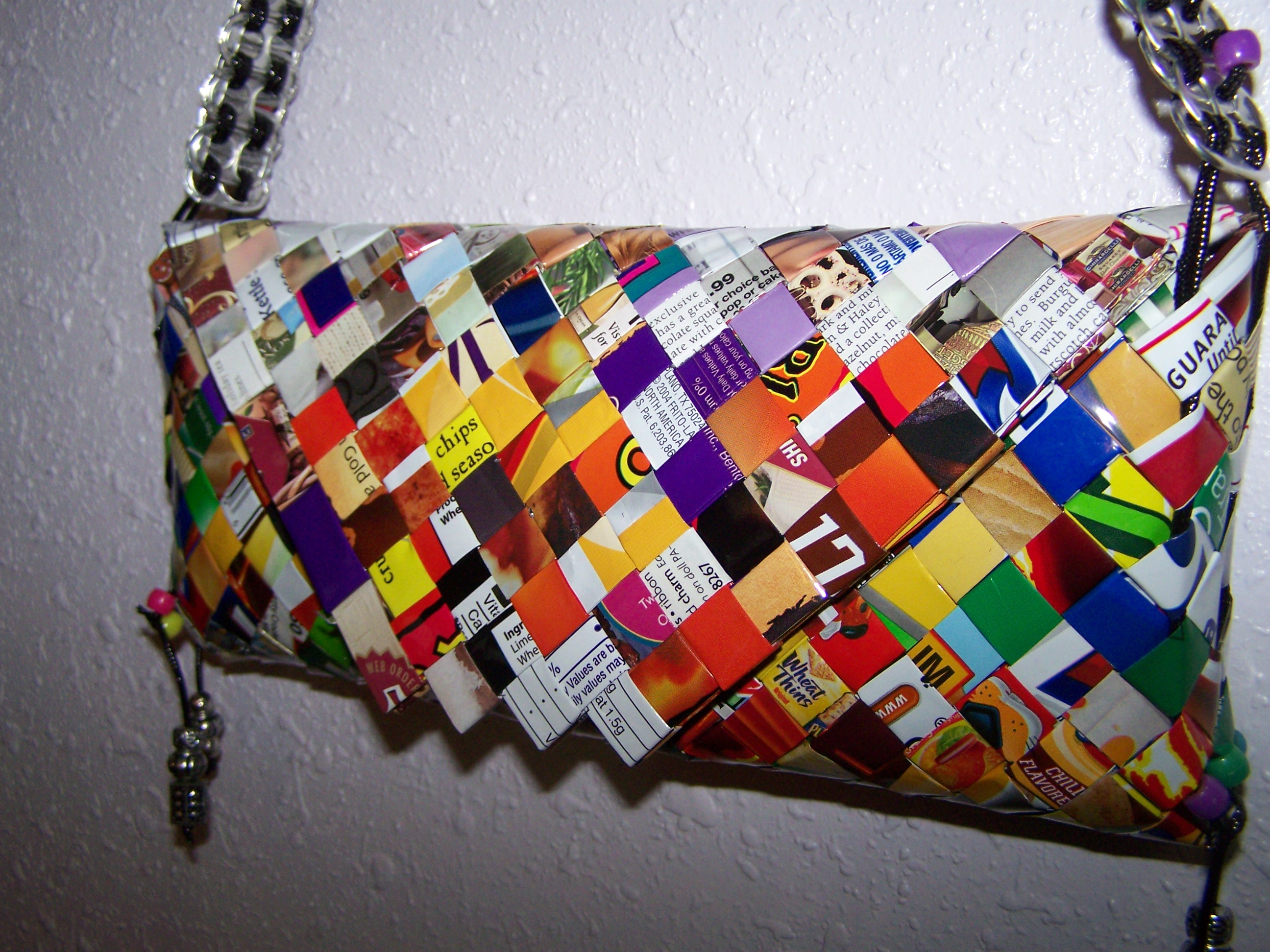 CANDY WRAPPER Woven Purse/Bag! | Candy wrappers, Purse crafts, Wrappers diy